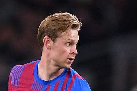 Man Utd prepared to make Frenkie De Jong highest paid star on £350,000-a-week amid Barcelona transfer talk