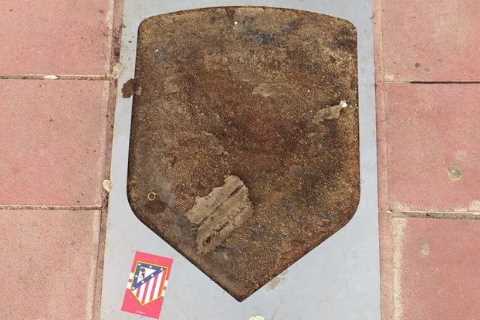 Furious Atletico Madrid ultras tear off Thibaut Courtois’ tribute plaque after helping rivals Real win Champions League