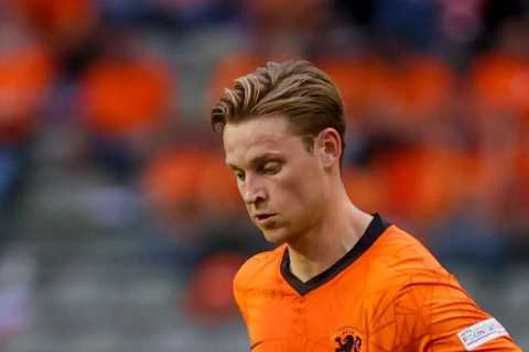Man Utd blow as ‘Frenkie de Jong still stalling on transfer talks with Barcelona keen to sell £65m-rated midfielder’