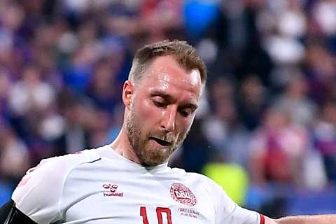 Man Utd ‘plan shock free transfer for Christian Eriksen’ as Frenkie de Jong talks stall over £65m move from Barcelona