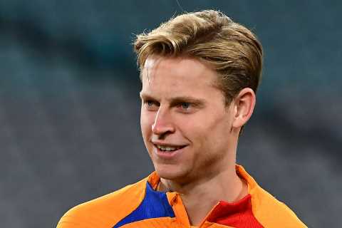 Erik ten Hag ‘confident of luring Frenkie de Jong to Man Utd’ despite Barcelona ace wanting Champions League transfer