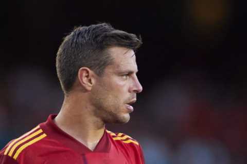 Barcelona ‘still working’ on Marcos Alonso transfer and awaiting ‘final answer’ from Azpilicueta in double Chelsea raid