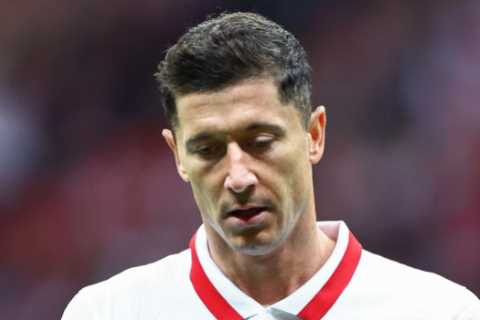 Bayern Munich demand £52m transfer fee for Robert Lewandowski from Barcelona as striker pushes for move