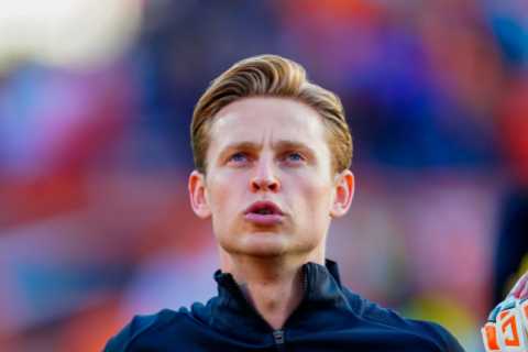 Man Utd closing in on Frenkie de Jong transfer as Barcelona line up replacement as ‘fee all-but agreed for midfielder’