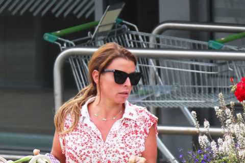 Wayne and Coleen Rooney are ‘oceans apart’ as he flies to America to sign £1million-a-year DC United deal
