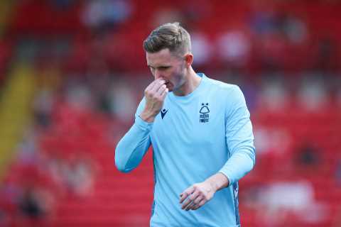 Dean Henderson in Nottingham Forest injury blow as Man Utd loanee goes off after just 30 minutes in pre-season friendly