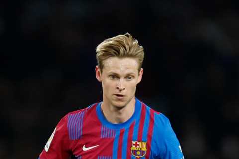 Frenkie de Jong wants Man Utd transfer and is ‘in constant contact’ with Erik ten Hag amid wages dispute with Barcelona