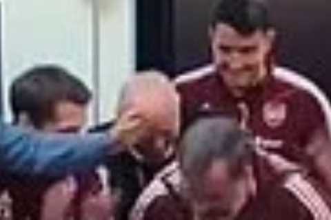 Arsenal fans all saying same thing after it’s revealed PHOTOGRAPHER did pre-match team talk before huge Tottenham clash