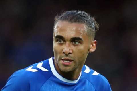Everton in desperate last-gasp transfer hunt for striker after Dominic Calvert-Lewin picks up injury in training