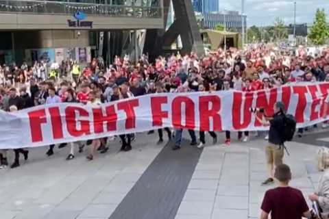 Hoard of fuming Man Utd protesters march on Old Trafford carrying flares and banners forcing club shop to close