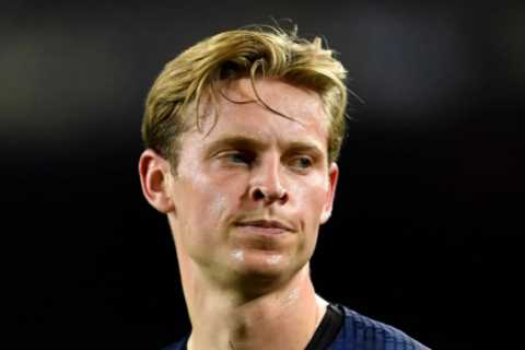 Chelsea transfer blow as Frenkie de Jong ‘doesn’t want to leave Barcelona AT ALL’ despite contract dispute