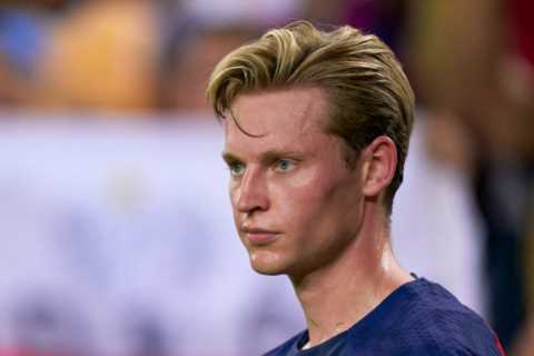 Man Utd refusing to give up on Frenkie de Jong transfer despite ace closing on Chelsea move after agreeing wage terms