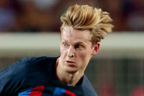 Chelsea set to complete £67.6m Frenkie de Jong transfer with Barcelona agreement close in huge Man Utd blow