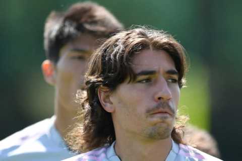 Arsenal star Hector Bellerin ‘wanted by Barcelona on free transfer’ with full-back looking to rip up Gunners contract