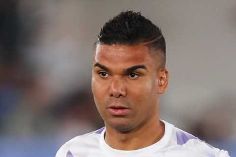Man Utd pursuit of Frenkie de Jong ‘seen as over’ after transfer of Casemiro opening path for Chelsea to seal deal