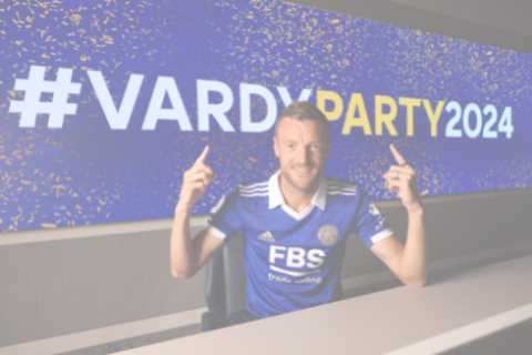 Jamie Vardy signs new Leicester contract to commit future to club just days after transfer links to Man Utd and Chelsea