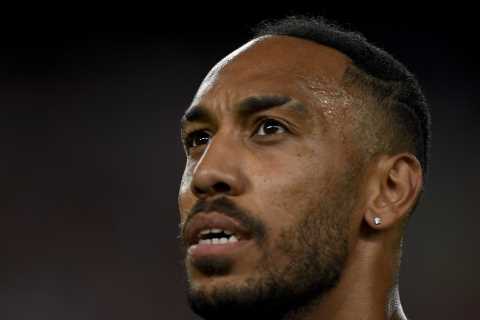 Chelsea transfer for Pierre-Emerick Aubameyang stalling with Blues only willing to give Barcelona ace one-year deal