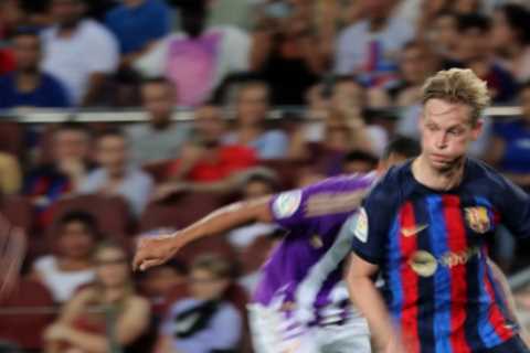 Man Utd and Chelsea transfer target Frenkie de Jong spotted at airport ‘flying to London’ amid Barcelona exit talk