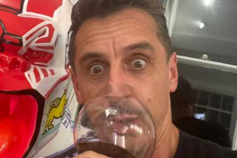‘Thanks Jurgen’ – Man Utd legend Gary Neville slates woeful Liverpool after Napoli shocker with cheeky dig at Carragher