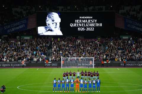 West Ham 2 FCSB 1: Hammers fans pay tribute to The Queen after death on sombre European night at London Stadium