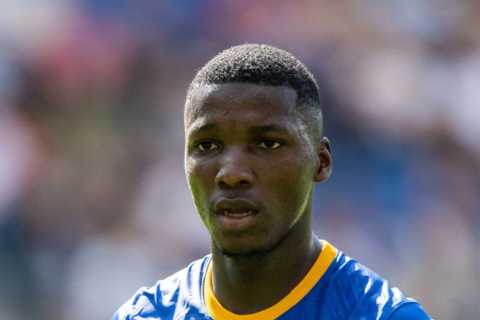 Man Utd should prioritise Moises Caicedo transfer but ‘nobody would turn down Chelsea’, admits Antonio Valencia