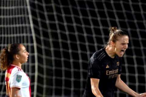 Ajax 0 Arsenal 1 (Agg 2-3): Miedema nets to send Gunners through to Champions League group stages