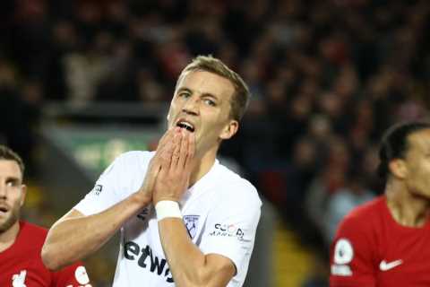 Fans all saying the same thing as David Moyes caught sinking to knees on touchline after West Ham sitter at Liverpool