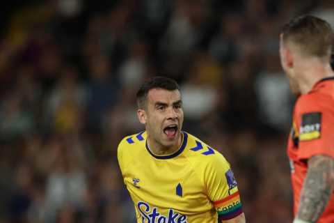 Fulham 0 Everton 0: Hosts up to seventh after thrilling Craven Cottage clash somehow fails to produce a goal