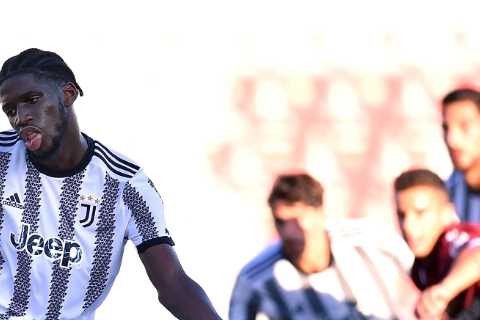 Juventus step up contract talks with English wonderkid Samuel Iling-Junior as Prem clubs circle on ex-Chelsea star