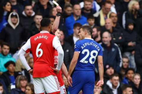 Chelsea vs Arsenal stopped for incident in crowd with fans signalling for doctor