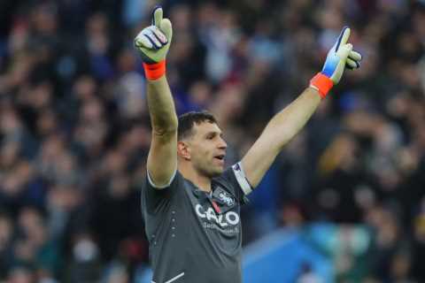 Watch amazing new footage of Emiliano Martinez secretly showing Aston Villa stars where to stand before goal vs Man Utd