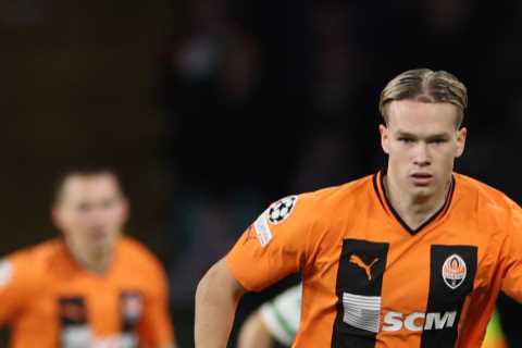 Arsenal in huge Mykhaylo Mudryk transfer boost as he reveals he wants to hold talks with Mikel Arteta over move