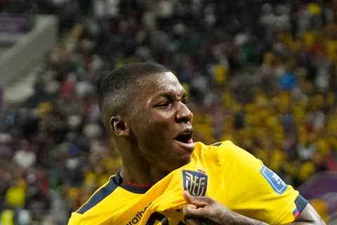 Man Utd, Chelsea and Newcastle transfer target Moises Caicedo to cost £70m as Brighton name price