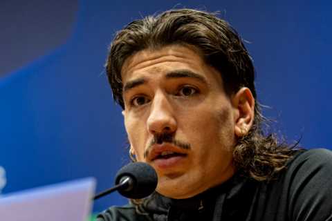 Former Arsenal star Bellerin shows off dramatic new look and leaves Barcelona team-mates shocked on return to training