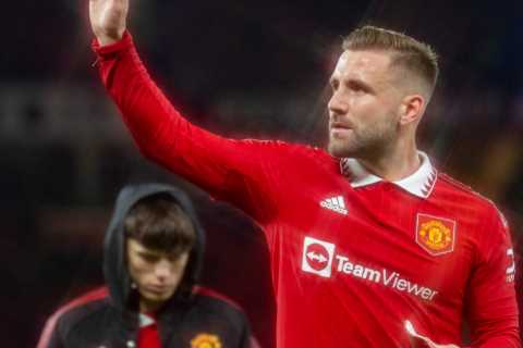 Man Utd star Luke shaw was so desperate to feature against Burnley he offered to play out of position, says Ten Hag