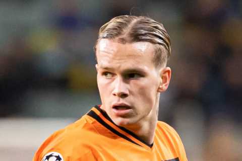 Arsenal in Mykhailo Mudryk transfer fight with Chelsea ‘willing to beat ANY offer Gunners make to Shakhtar Donetsk’