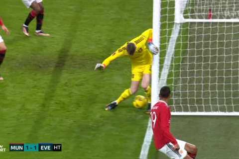 Diogo Dalot reveals what David De Gea said at half-time about his awful blunder that gifted Everton a goal vs Man Utd