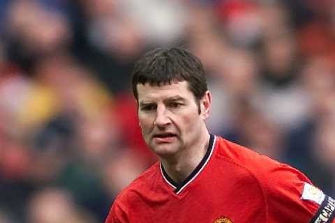 Man Utd legend Gary Neville slams ‘you clearly didn’t watch him play’ as he names best full-back of Premier League era