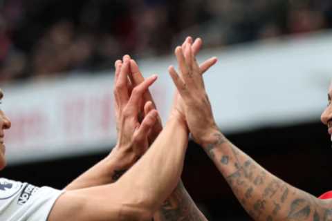 Man Utd legend Wayne Rooney makes controversial Premier League title prediction.. and has his say on top-four race