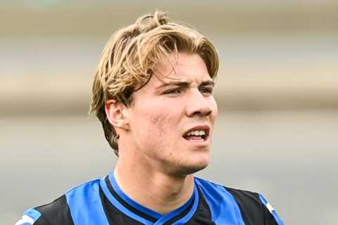 Man Utd ‘place Atalanta star Rasmus Hojlund on striker transfer shortlist’ but face battle with Arsenal and Chelsea