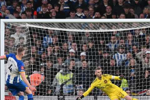 Man Utd fans in disbelief at penalty win after spotting De Gea ‘reading his notes’ and still not making a single save