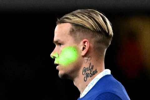 Fans want ‘lifetime ban’ for Arsenal supporter as Mudryk has laser pointed in his eyes after Chelsea transfer saga