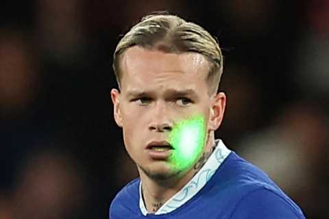 Arsenal fans say Mudryk ‘actually loves us’ after his ‘class’ post addressing laser during Chelsea defeat