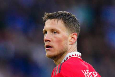 Fans say ‘thanks but no thanks’ as Man Utd make permanent Wout Weghorst transfer decision after Burnley loan