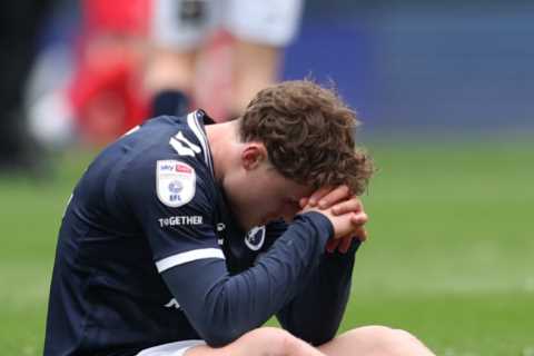 Millwall blow promotion hopes in crazy 45-min collapse as delirious Sunderland sneak into playoff places
