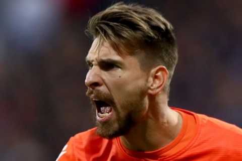 Forgotten Man Utd keeper signed by Sir Alex Ferguson ‘set for Premier League return in controversial Liverpool transfer’