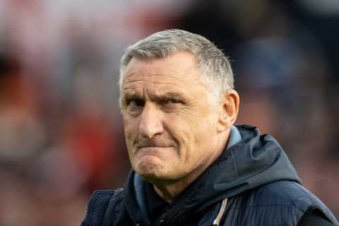 Sunderland boss Tony Mowbray ‘fighting for job’ hours after play-off loss with three managers lined up to replace him
