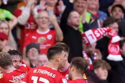 Barnsley 1 Bolton 0 (2-1 agg): Kitching strikes winner to set up all-Yorkshire final against Sheffield Wednesday