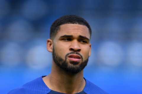 Watch Loftus-Cheek wave goodbye to Chelsea fans as fans give him standing ovation after coming off against Newcastle