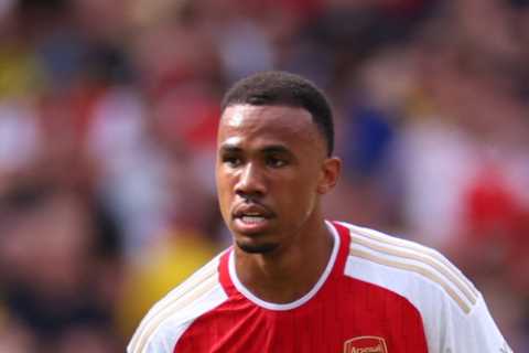 PSG weighing up huge transfer for Arsenal defender and could approach his representatives over summer transfer